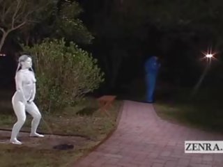 Subtitled יפני ציבורי פָּארק statue מִזרָקָה prank