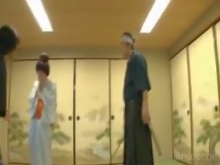 Aasialaiset geisha leikkeit� tiainen ja kusipää