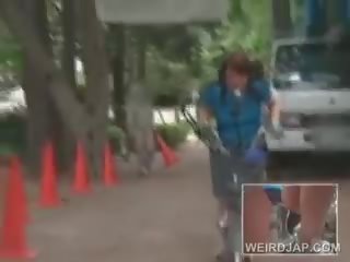 Encantador adolescente asiática chicas cabalgando bikes llegar coño todo mojada